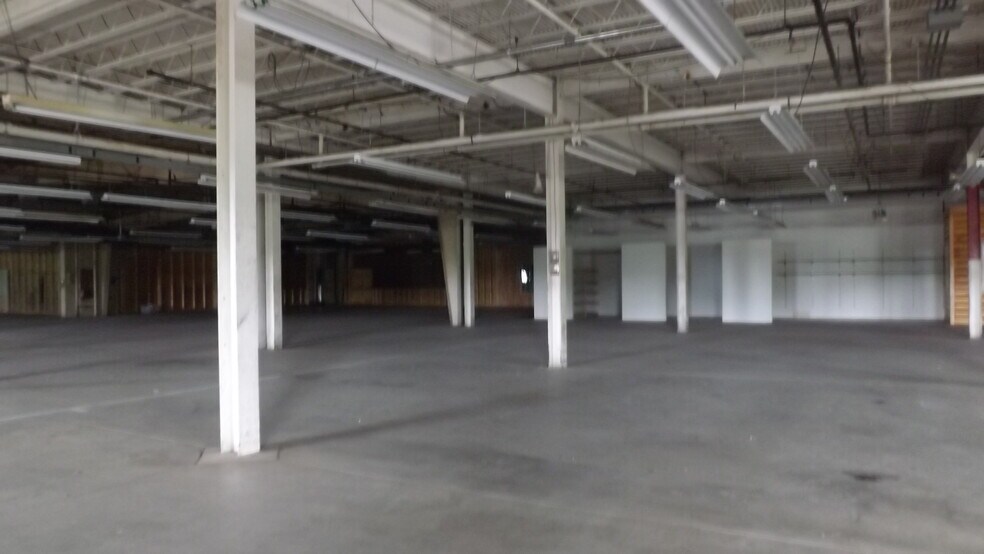 More Photos Of 700 Hepburn St, Milton Showroom For Lease