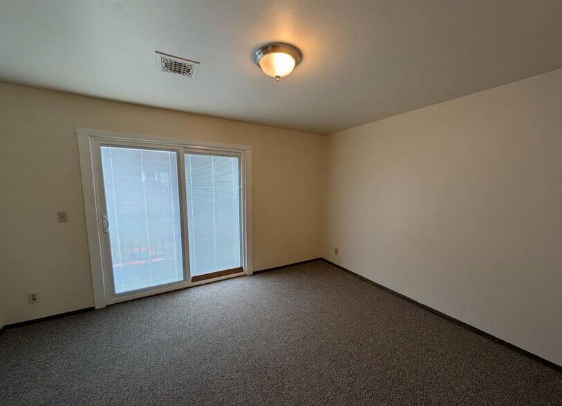 More Photos Of 429 South St, Pekin Apartments For Sale