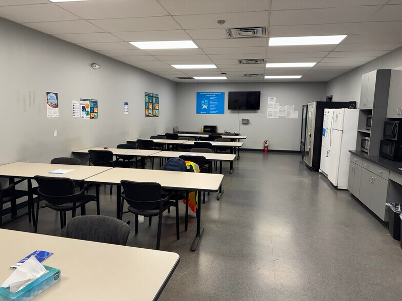 More Photos Of 10101 Bay Area Blvd, Pasadena Manufacturing For Lease