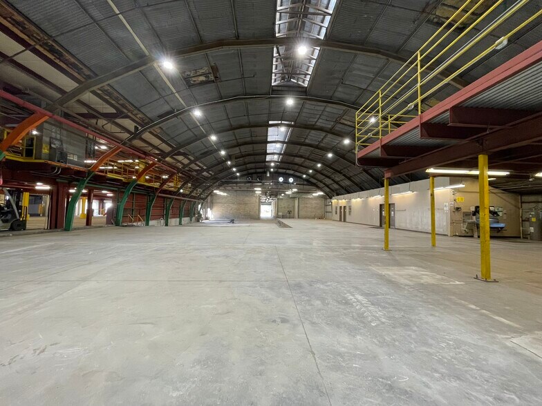 More Photos Of 306 9th St, Winter Garden Warehouse For Lease