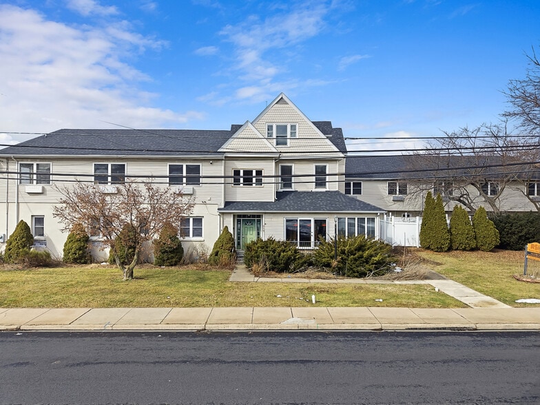 More Photos Of 659 Broad St, Emmaus Apartments For Sale