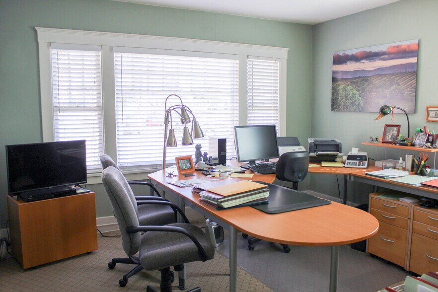 More Photos Of 238 Capitol St, Salinas Office Residential For Sale