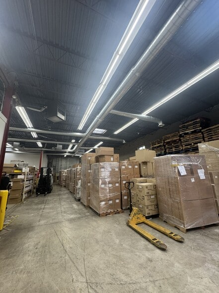 More Photos Of 1480 Howard St, Elk Grove Village Warehouse For Lease