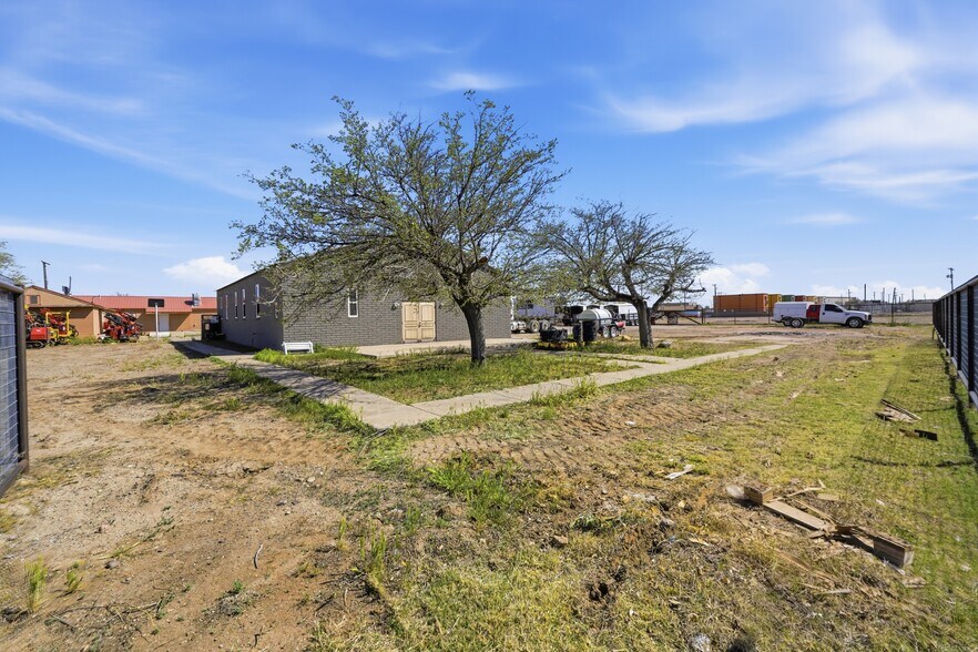 More Photos Of 606 Romero St, Belen Flex For Sale