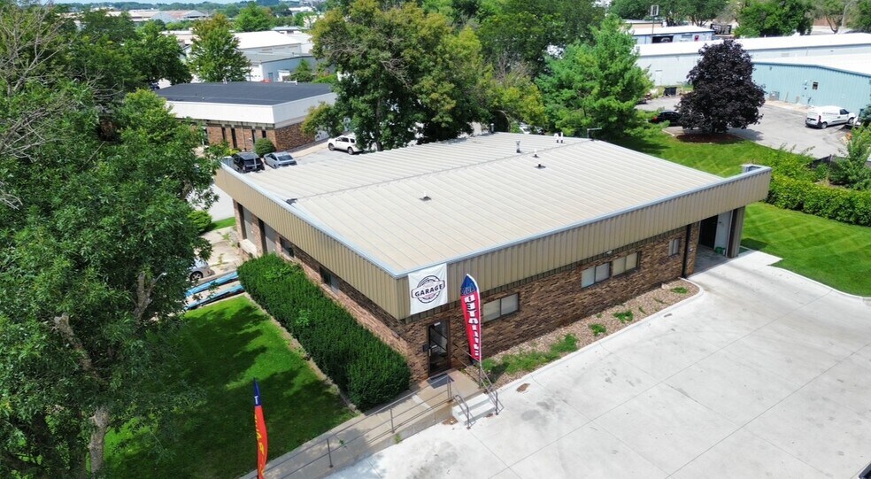 Primary Photo Of 9205 Swanson Blvd, Clive Light Manufacturing For Lease