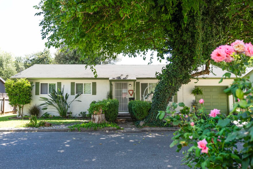 Primary Photo Of 117 Elliot St, Woodland Apartments For Sale