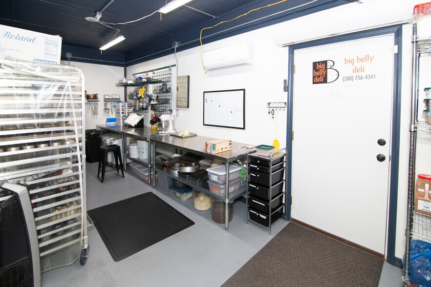 More Photos Of 407 W Main St, Marlow Restaurant For Sale