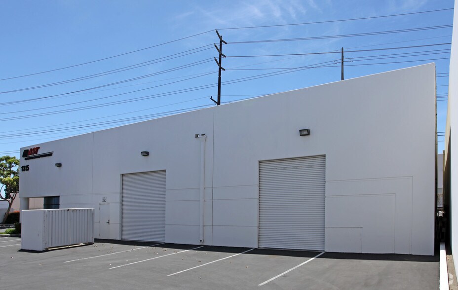 More Photos Of 1315 S Lewis St, Anaheim Warehouse For Lease