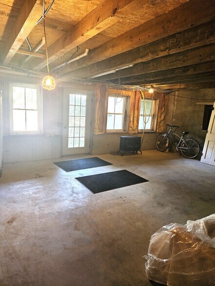 More Photos Of 220 Main St, Germantown Hotel For Lease