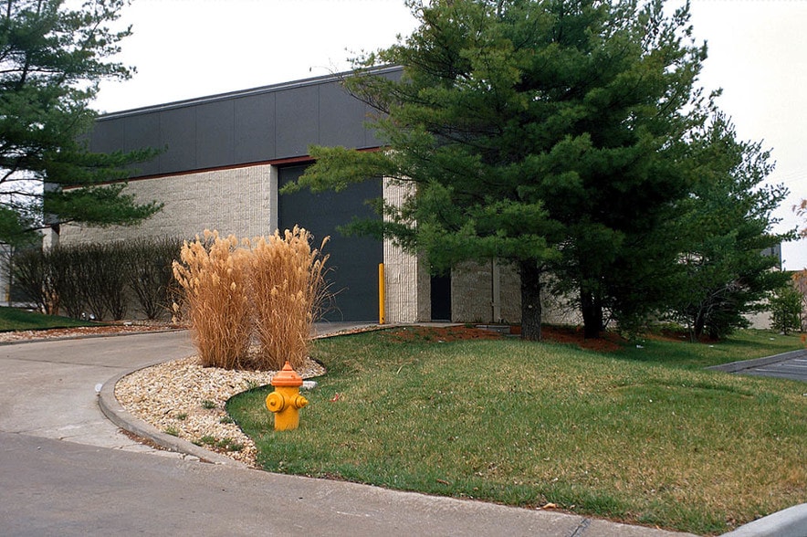 More Photos Of 12 Millpark Ct, Maryland Heights Warehouse For Sale