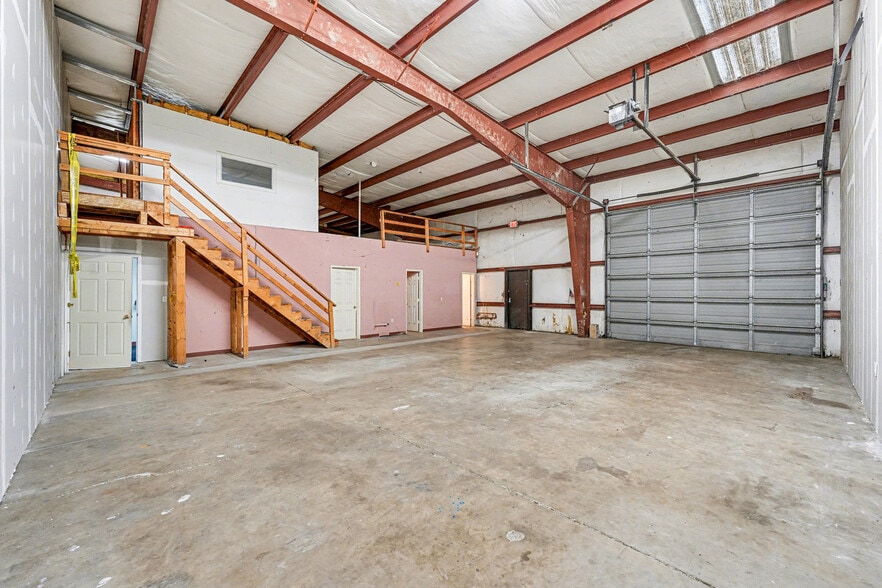 More Photos Of 670 Cambridge St, Fredericksburg Warehouse For Lease