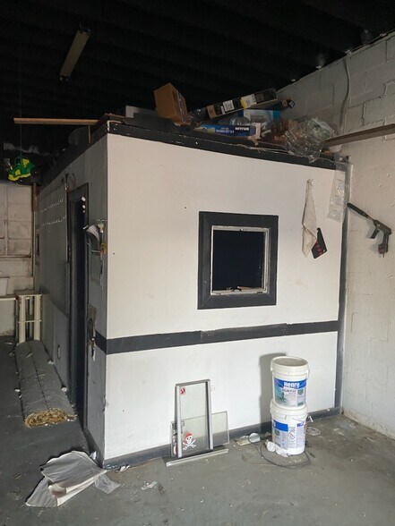 More Photos Of 10606 Warwick Blvd, Newport News General Retail For Sale