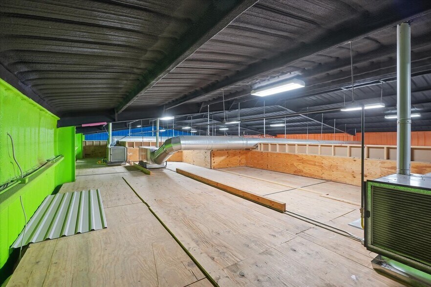 More Photos Of 3118 E Slaton Hwy, Lubbock Showroom For Sale