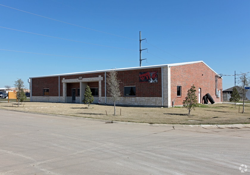 More Photos Of 211 Regency Dr, Wylie Light Manufacturing For Sale
