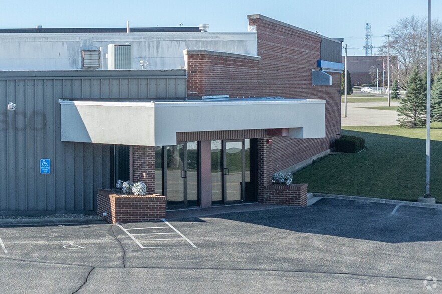 More Photos Of 801-829 Janesville Ave, Fort Atkinson Manufacturing For Sale