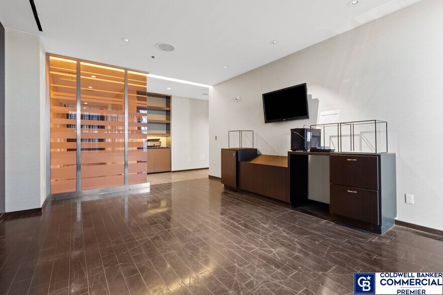 More Photos Of 4381 W Flamingo Rd, Las Vegas Hotel For Lease