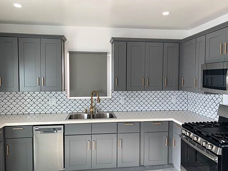 More Photos Of 5642 Klump Ave, North Hollywood Apartments For Sale