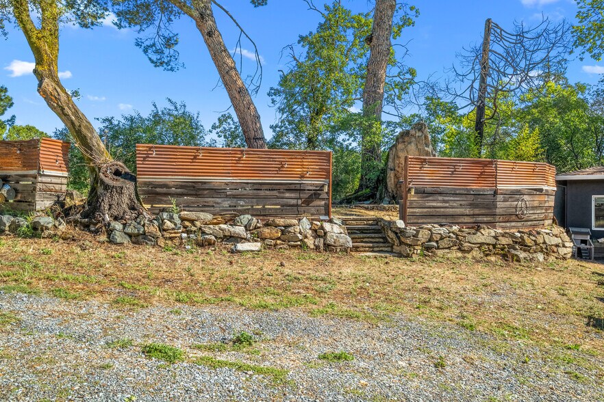 More Photos Of 320 Taylor Rd, Newcastle Specialty For Sale