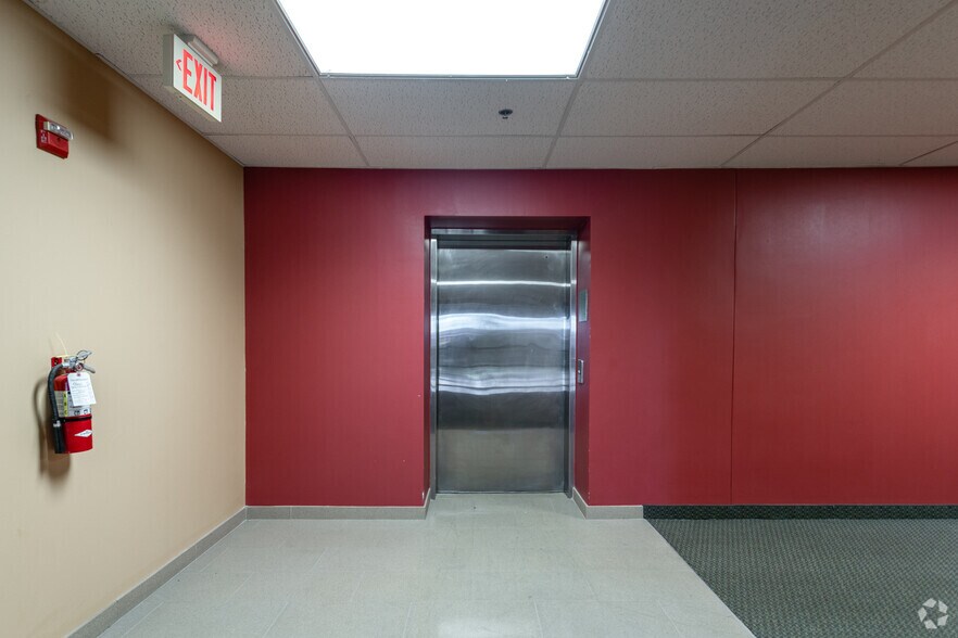 More Photos Of 1010 W Mockingbird Ln, Dallas Office For Lease