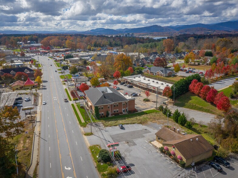 More Photos Of 1985 Hendersonville Rd, Asheville Office For Lease