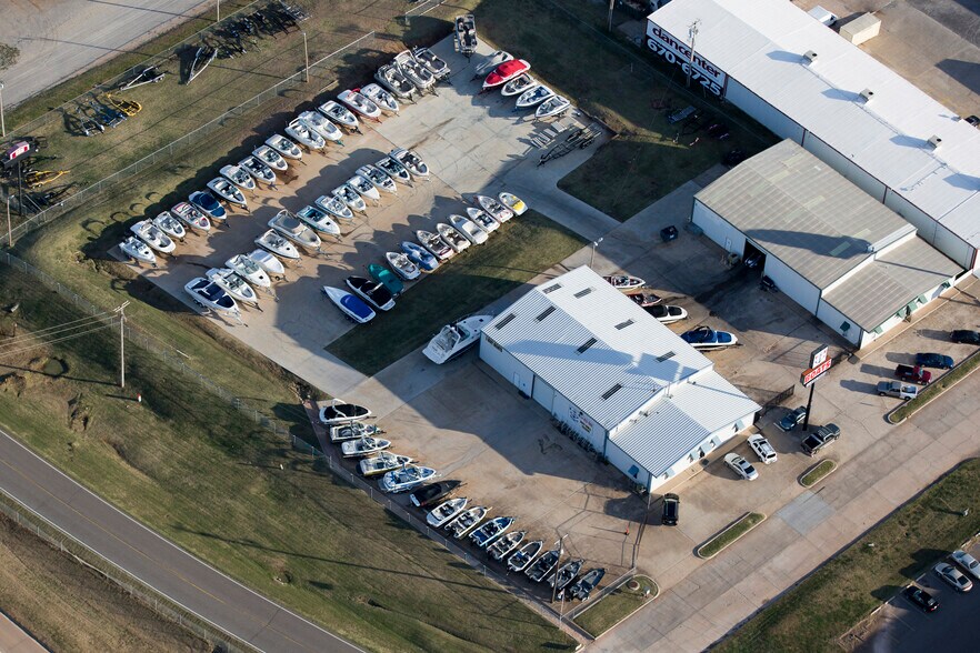 Primary Photo Of 3234 E I 240 Service Rd, Oklahoma City Service For Sale