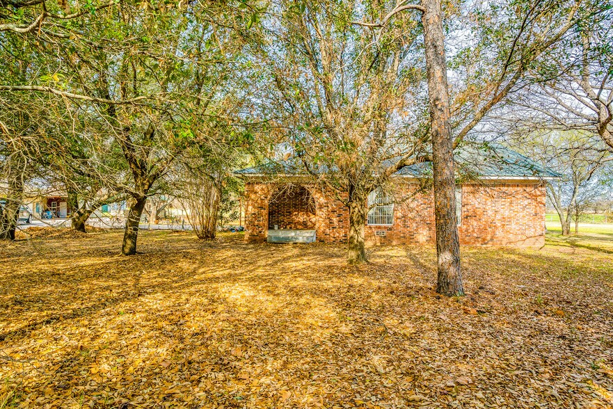 More Photos Of 14330 S Highway 281, Santo Trailer Camper Park For Sale