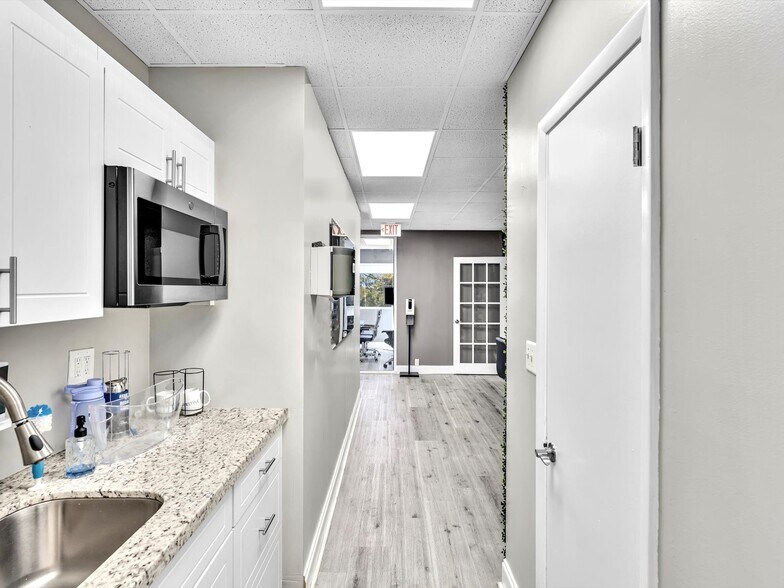 More Photos Of 6175 NW 153rd St, Miami Lakes Medical For Lease