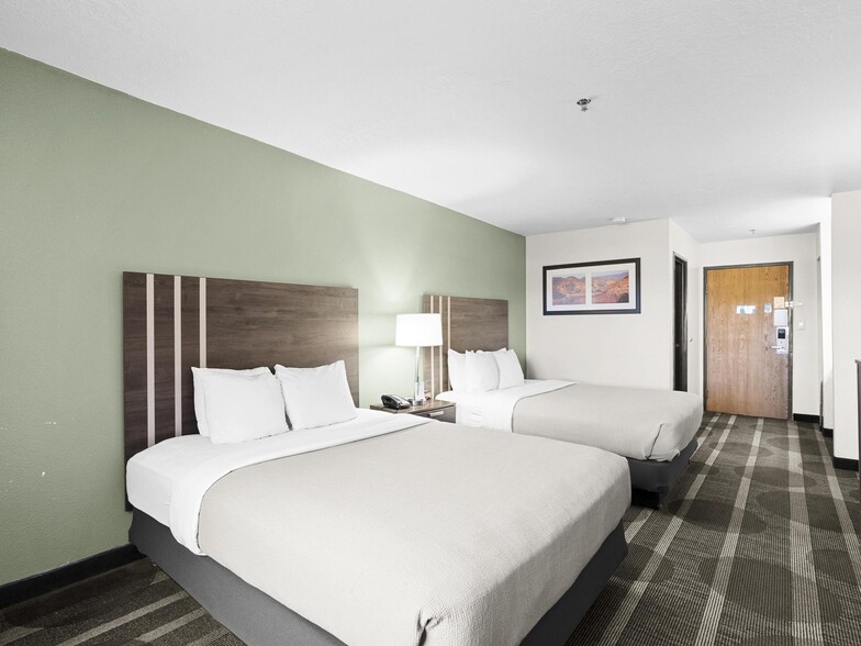 More Photos Of 815 E Hwy 89, Kanab Hotel For Sale