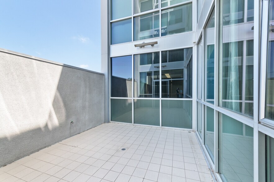 More Photos Of 2332 Cotner Ave, Los Angeles Loft Creative Space For Lease