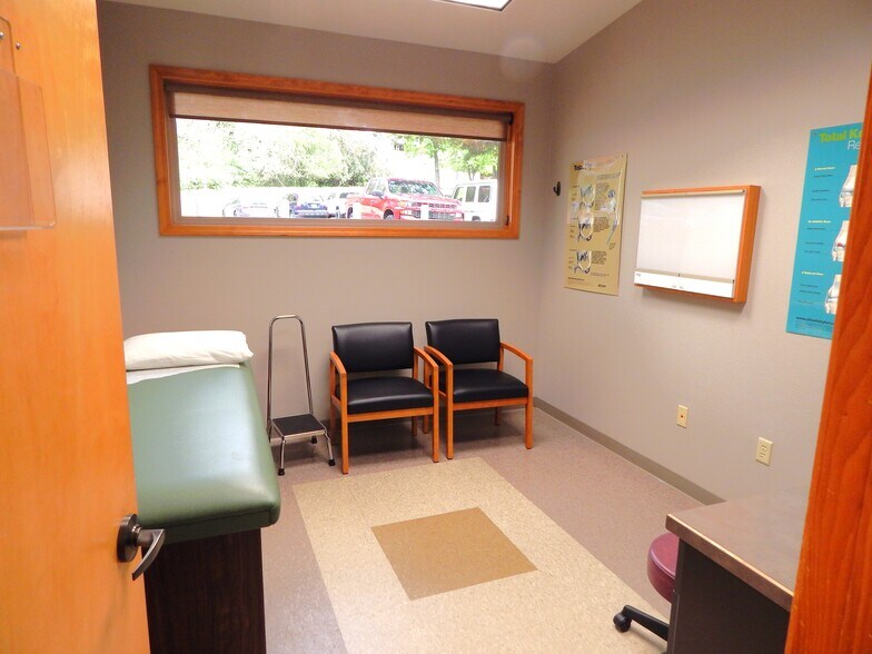 More Photos Of 277 Medical Loop, Roseburg Medical For Lease