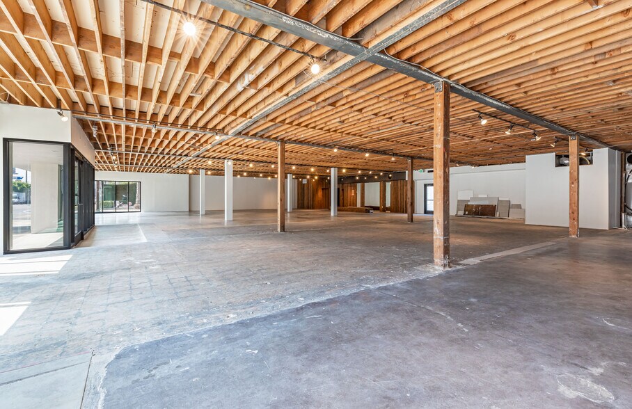 More Photos Of 501-511 N La Cienega Blvd, West Hollywood Storefront Retail Office For Lease