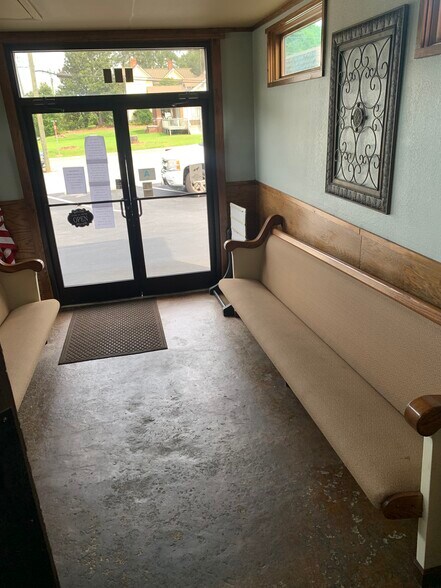 More Photos Of 116 Ann St, Pickens Restaurant For Sale