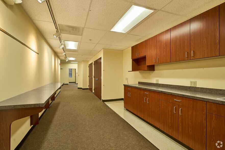 More Photos Of 1050 Key Pky, Frederick Medical For Lease