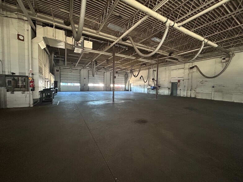 More Photos Of 207 Causeway Blvd, La Crosse Industrial For Sale