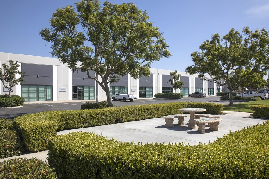 More Photos Of 701 Del Norte Blvd, Oxnard Distribution For Lease