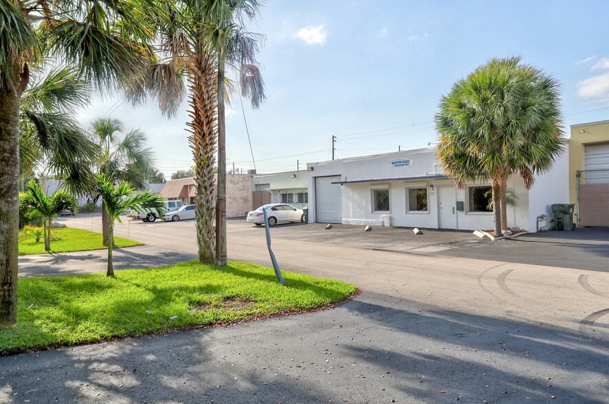 Primary Photo Of 2341 NW 30th St, Oakland Park Warehouse For Sale