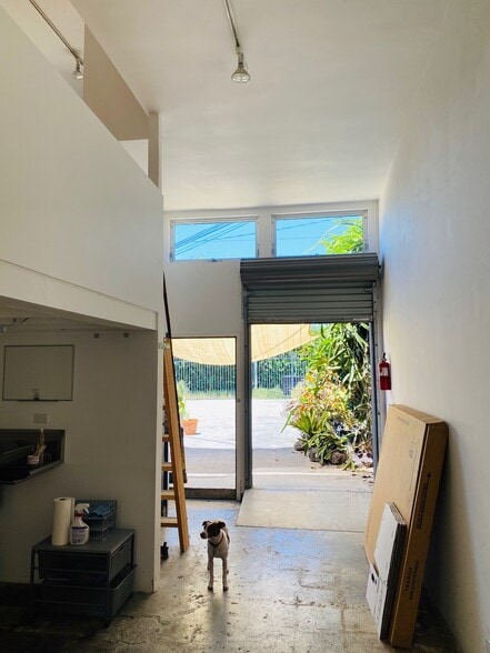 More Photos Of 3707-3711 W Jefferson Blvd, Los Angeles Warehouse For Lease