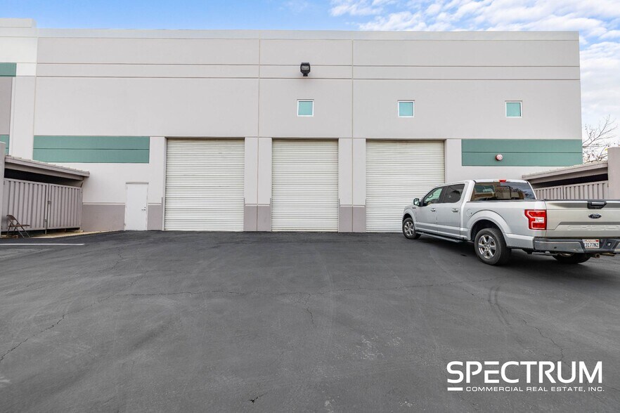 More Photos Of 28280-28288 Alta Vista Ave, Valencia Distribution For Lease