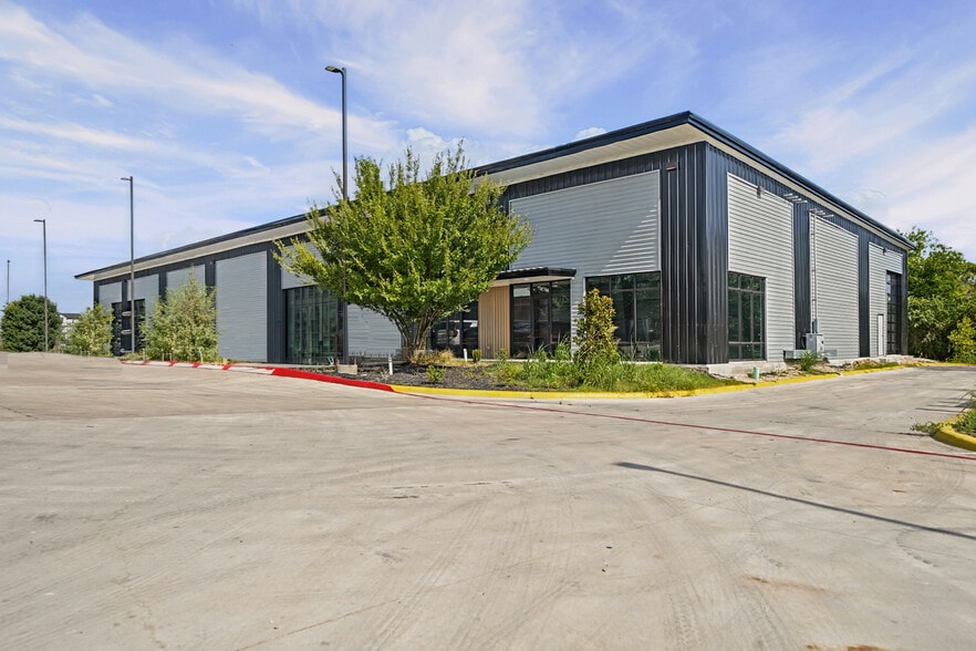 More Photos Of 300 Co Rd 199, Hutto Flex For Lease