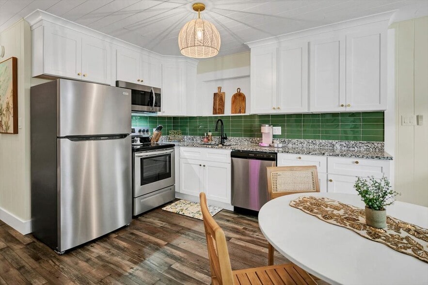 More Photos Of 1106 Main St, Safety Harbor Hotel For Sale