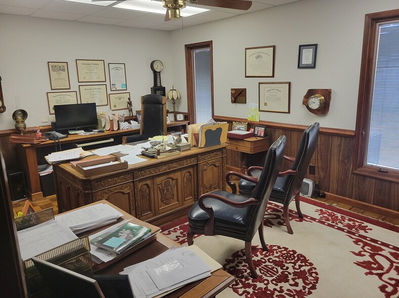 More Photos Of 710 Denbigh Blvd, Newport News Office For Sale