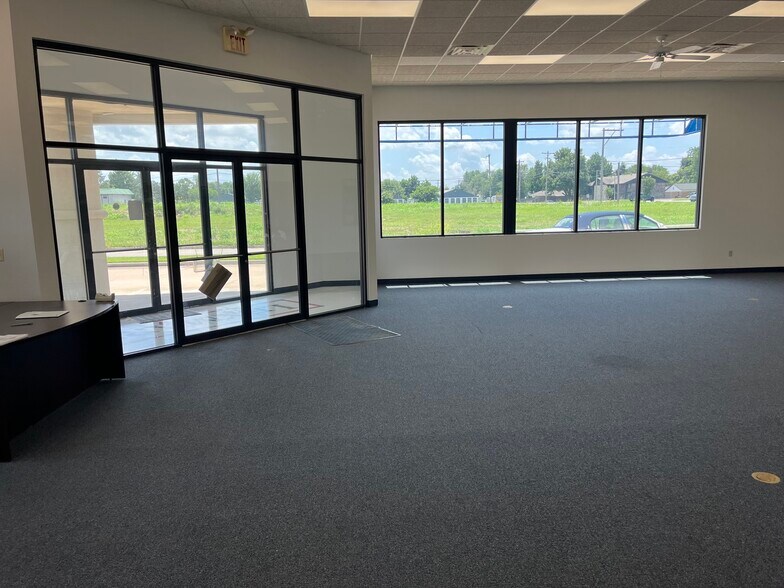 More Photos Of 5959 NW 37th St, Oklahoma City Industrial For Sale