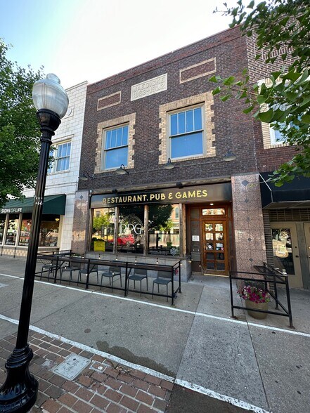 More Photos Of 724 S Massachusetts St, Lawrence Storefront Retail Residential For Lease