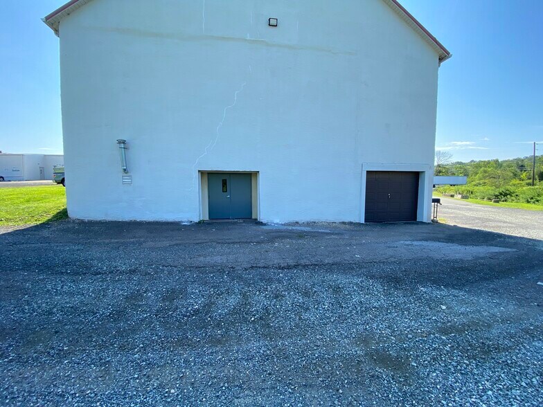 More Photos Of 1862 Tollgate Rd, Palm Warehouse For Lease