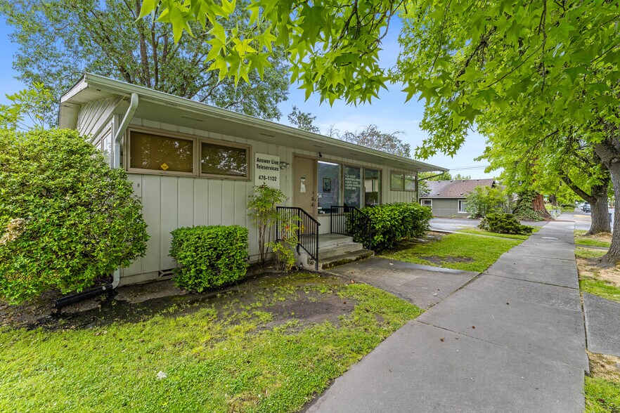 Primary Photo Of 515 NE 8th St, Grants Pass Office For Sale