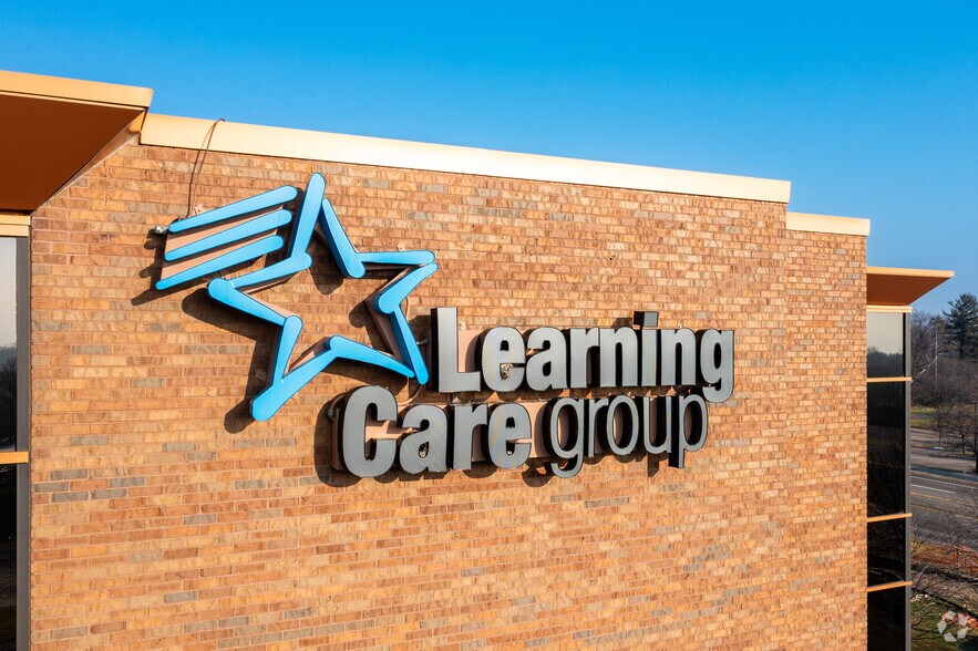 More Photos Of 21333 Haggerty Rd, Novi Office For Sale