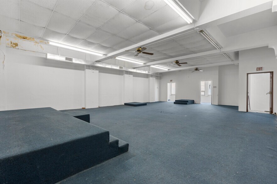 More Photos Of 859-867 E Main St, Bridgeport General Retail For Sale