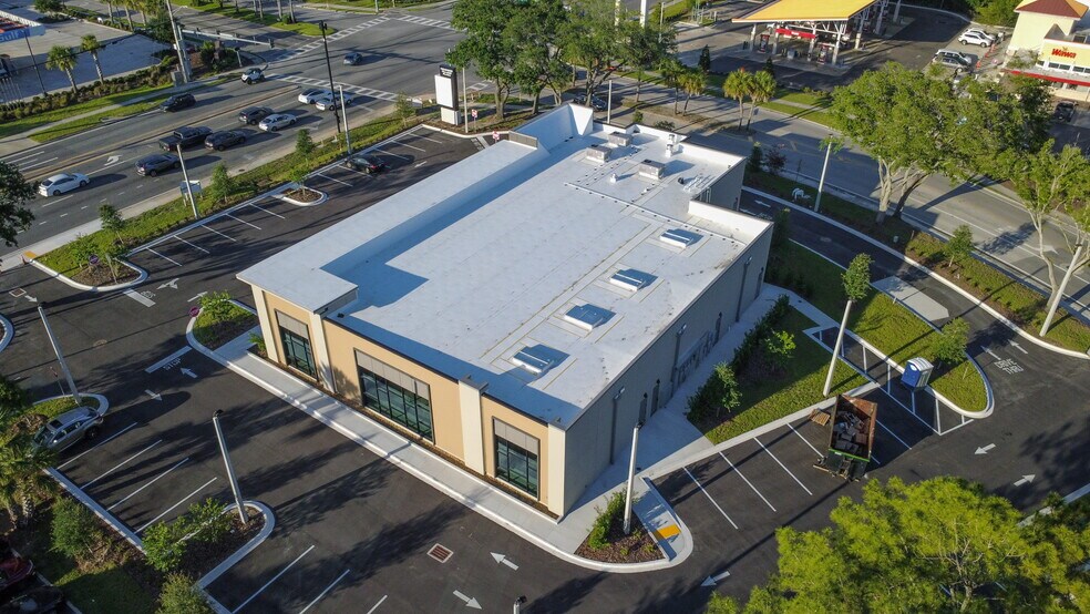 More Photos Of 8730 Baymeadows Rd, Jacksonville Storefront For Lease