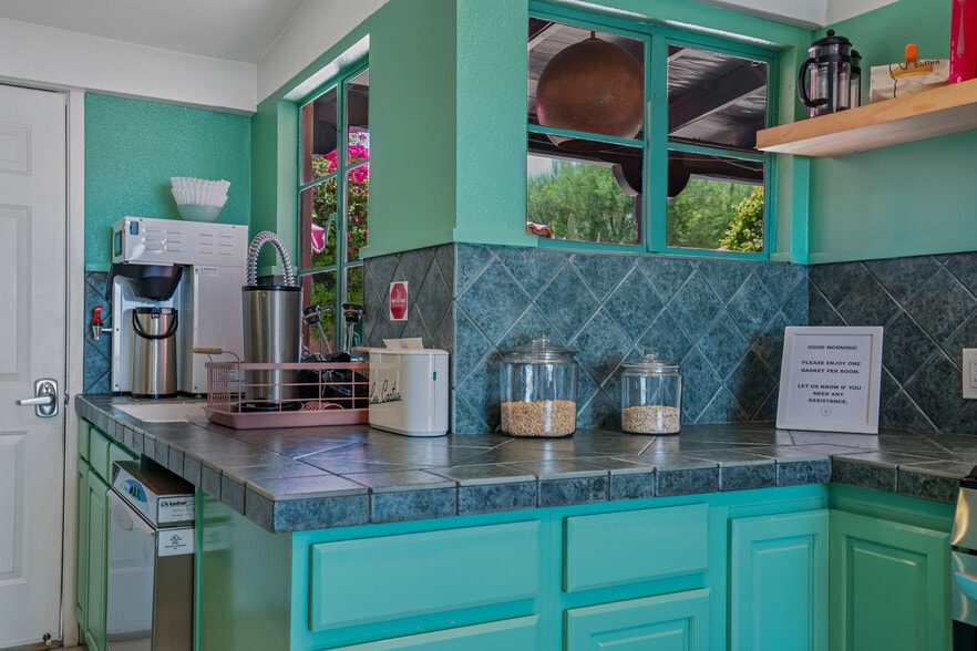 More Photos Of 555 S Warm Sands Dr, Palm Springs Hotel For Sale