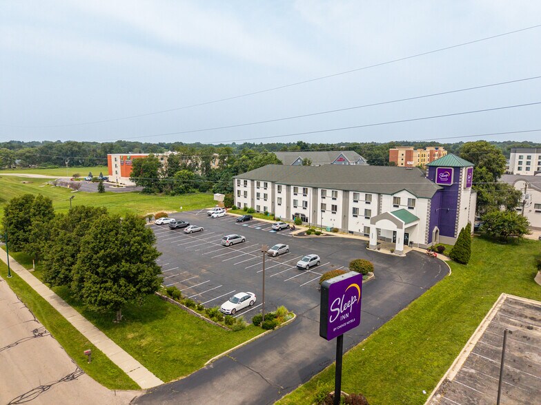More Photos Of 220 Caravan Dr, Elkhart Hotel For Sale